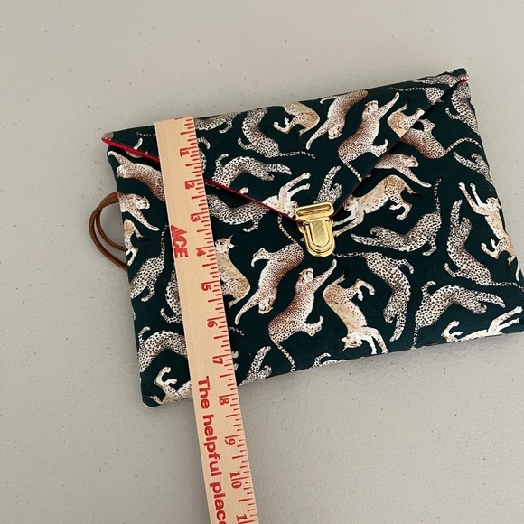 MAISON BALUCHON WRISTLET CLUTCH FABRIC ANIMAL PRINT COUTURE INSPIRED ELEGANT - Picture 7 of 8